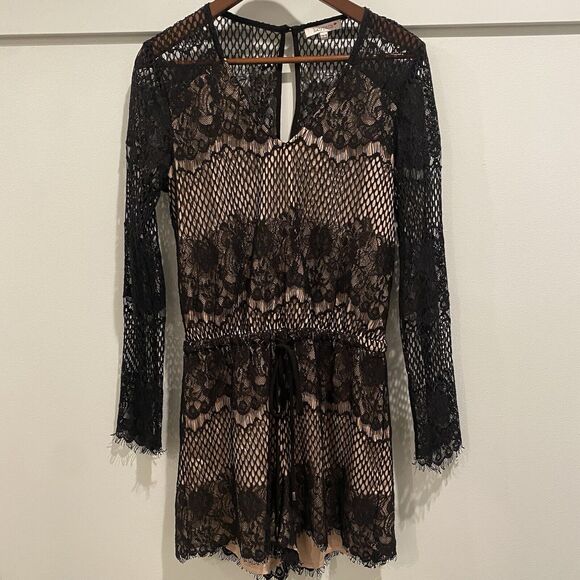 Lucy Paris‎ Romper Women's Medium Black Lace Bell Sleeve Lined Going Out - Picture 1 of 13